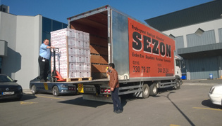 Liftli Malzemenin Liftli Araca Yüklenmesi